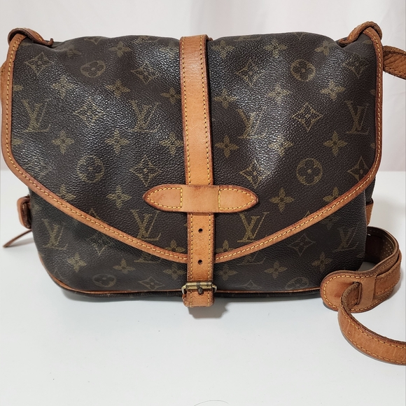Louis Vuitton Saumur 30. Dryness & slight water marks on vachetta. - Picture 2 of 14